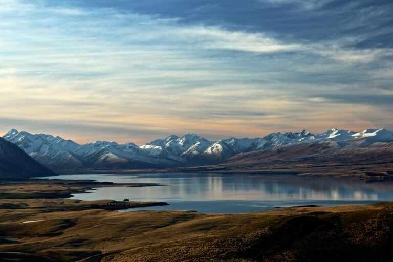 New Zealand Unlocked: Mountains, Lakes and Adventure in Aotearoa