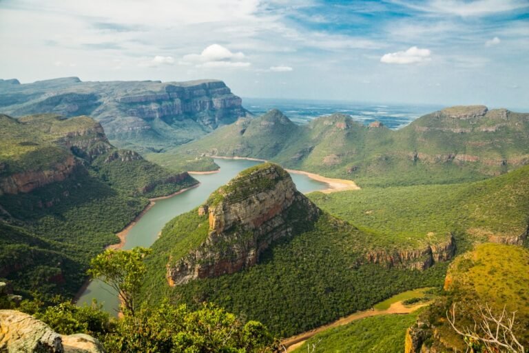 South Africa Uncovered: Wildlife Safaris, Coastal Drives and Cultural Depths